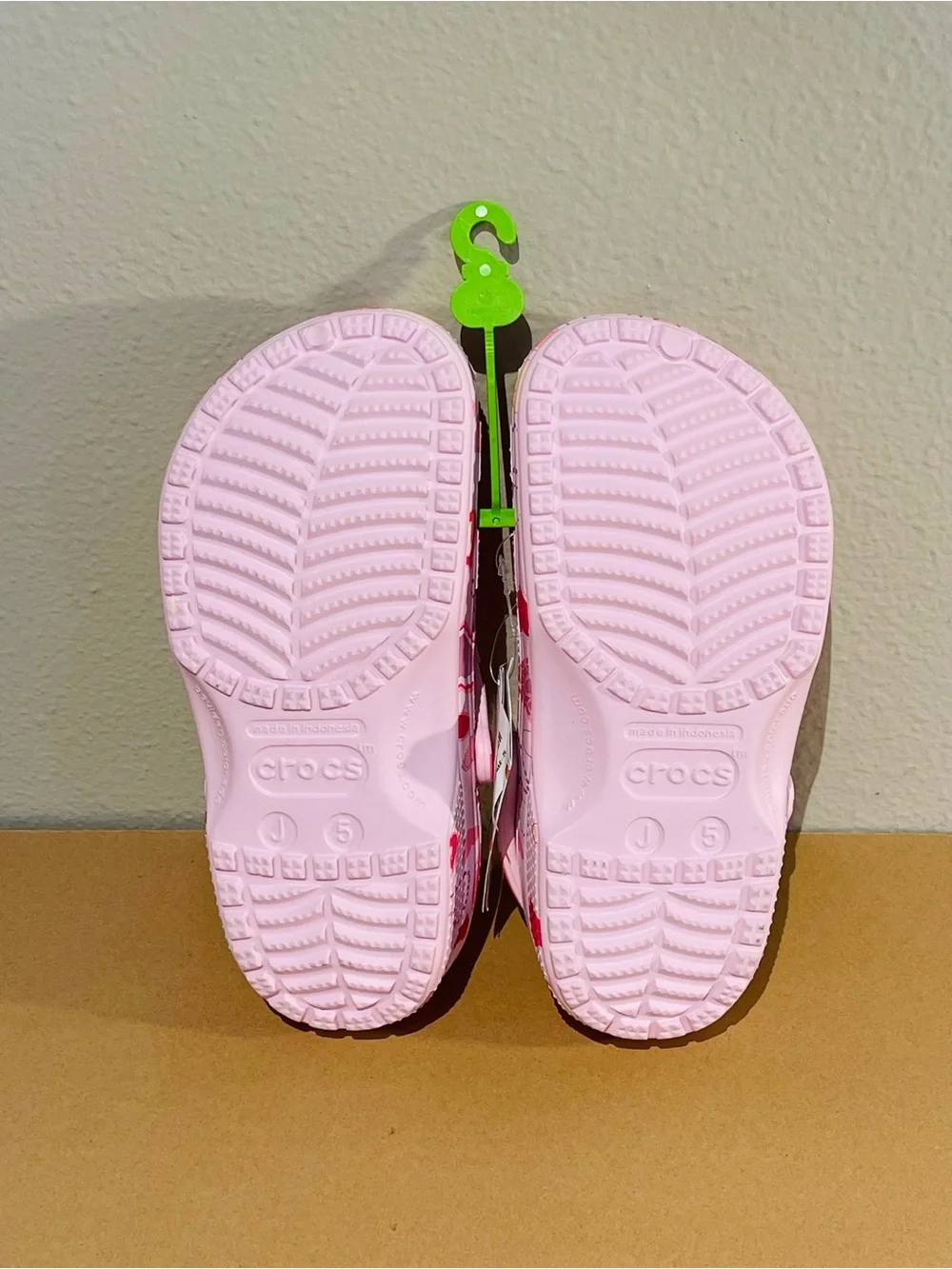 Crocs Big Kids Pink Classic Clogs - Multi Color Hearts Print NWT | No Offers